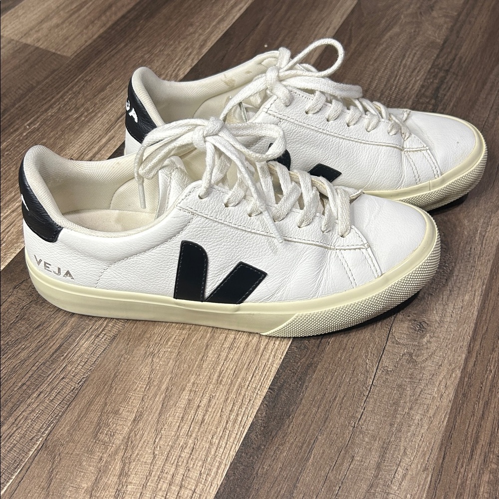 Veja Campo Sneakers Men’s, Size 7 White - Picture 2 of 9